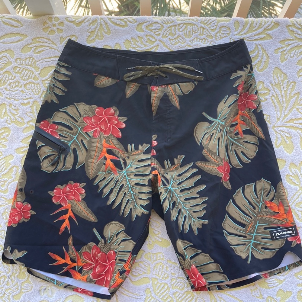 Dakine board shorts size 30